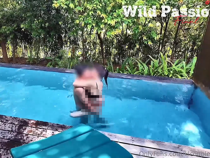 3204 【爱玩夫妻@KLcouple6699】【狂野之恋】泳池边的湿身激情，大自然的风声混杂路人低语