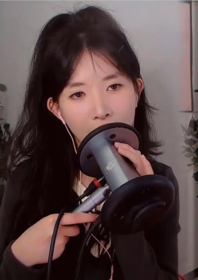 芝麻对辣as-mr福利视频掏耳舔耳