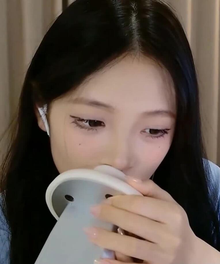 辣不辣Hyo 爱发电最新ASMR福利舔耳2V