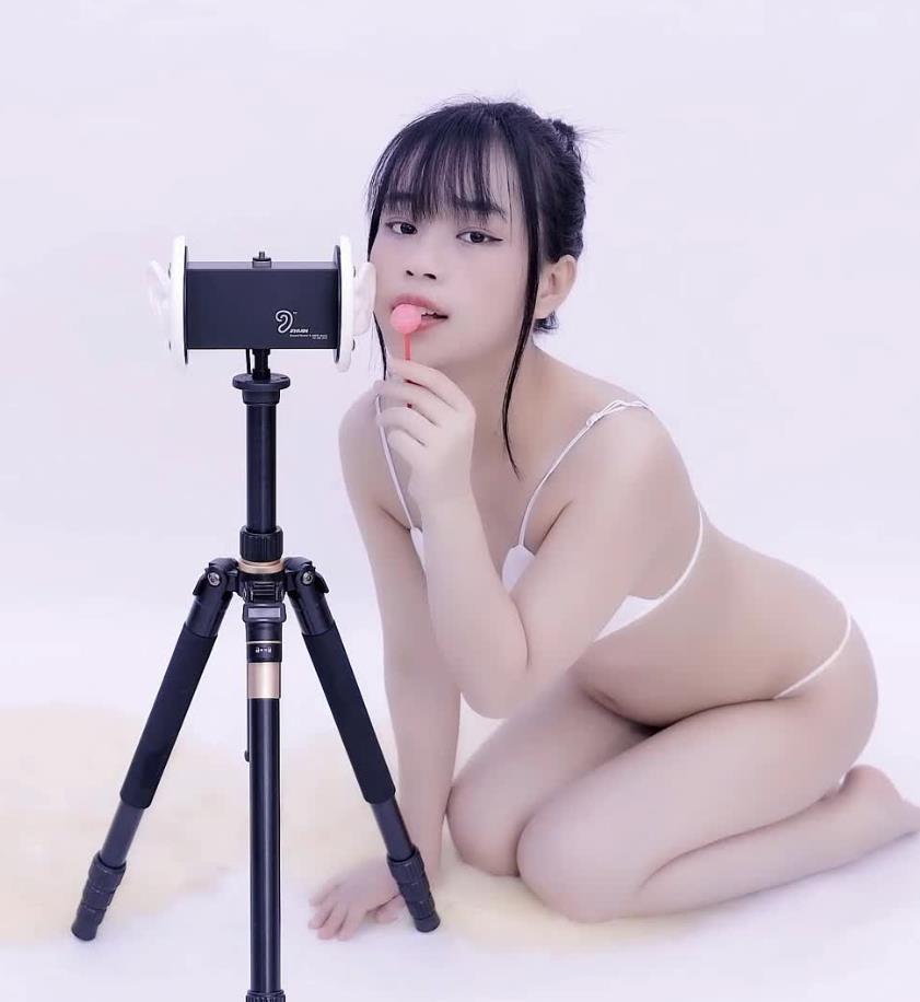 晓美会员as-mr福利内衣舔耳